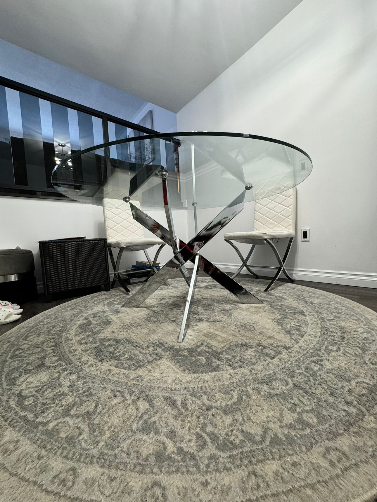 Beautiful round glass dining table - photo 4