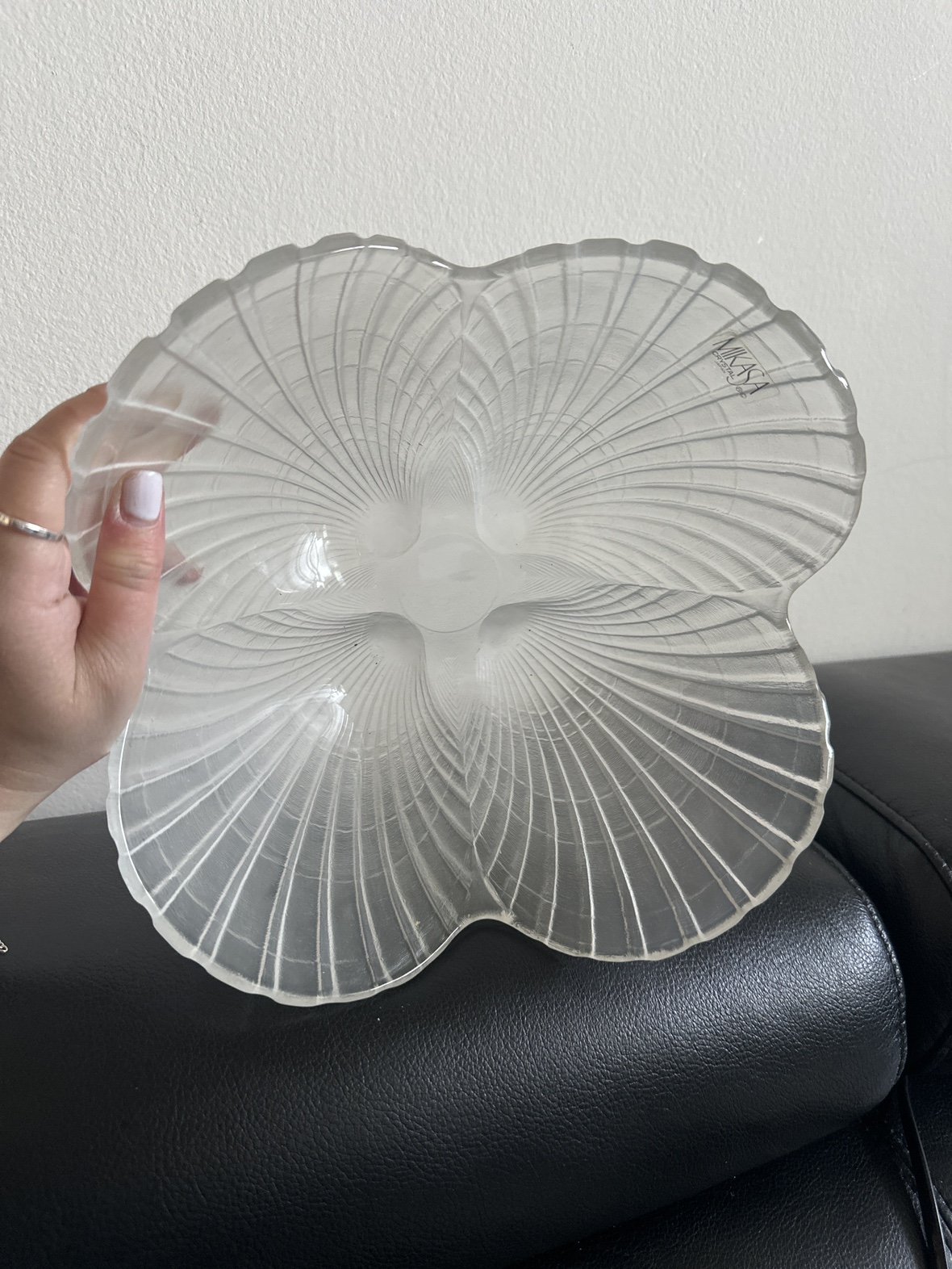 Vintage 1983 Mikasa Crystal Frosted Glass Seashell Serving Bowl image indicator(4)