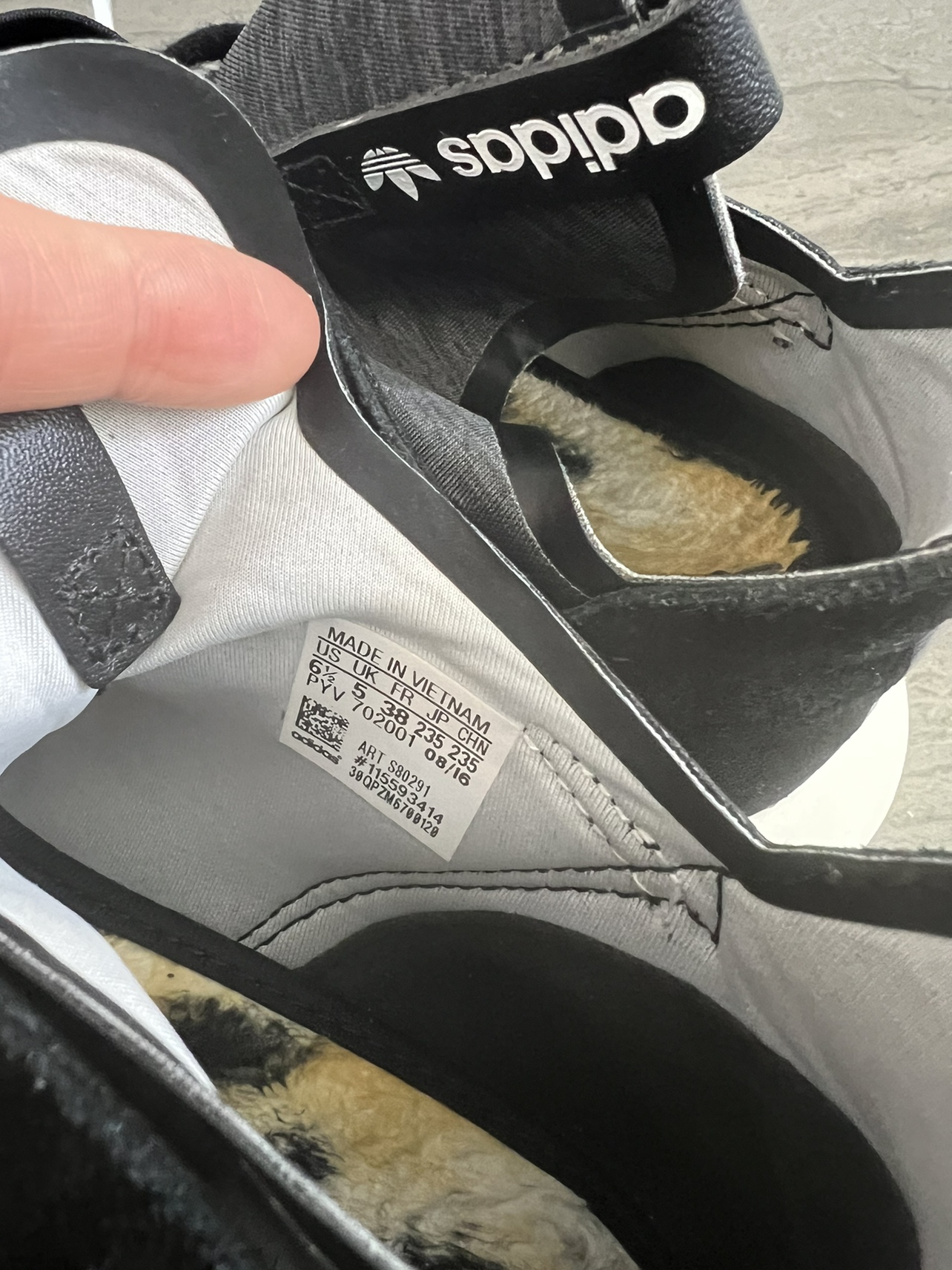 Adidas sneakers (women size 6.5) - photo 4
