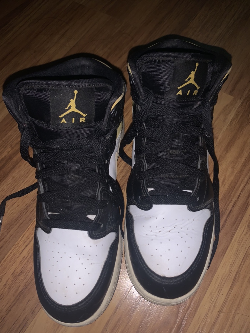 jordan 1 mid black yellow