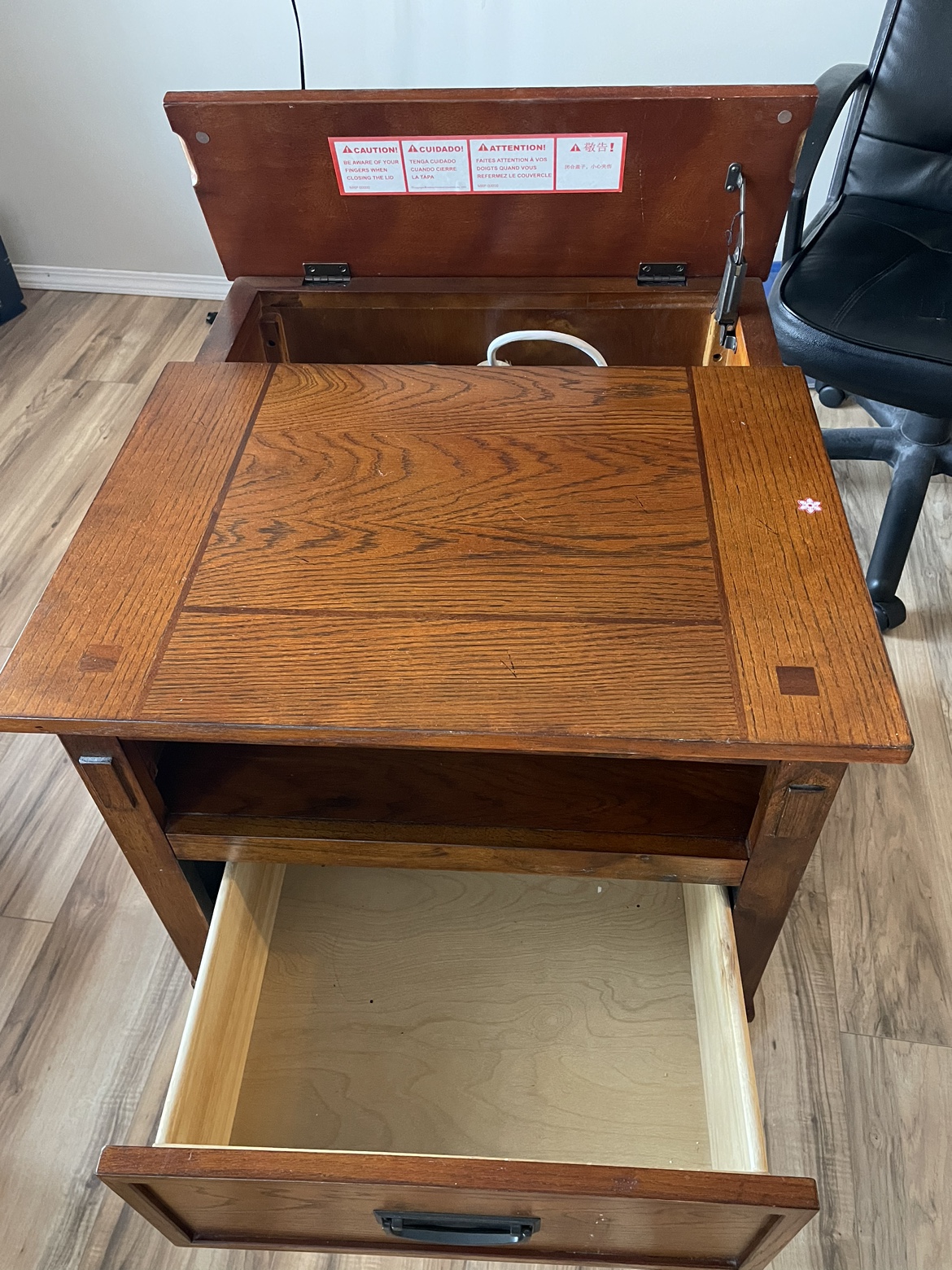 Moving sale corner table with plugs