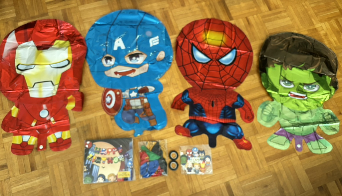 Marvel Superhero Themed Birthday Set thumbnail