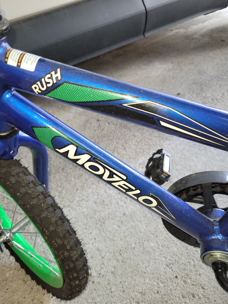 Boys Bike with Training Wheels image indicator(3)