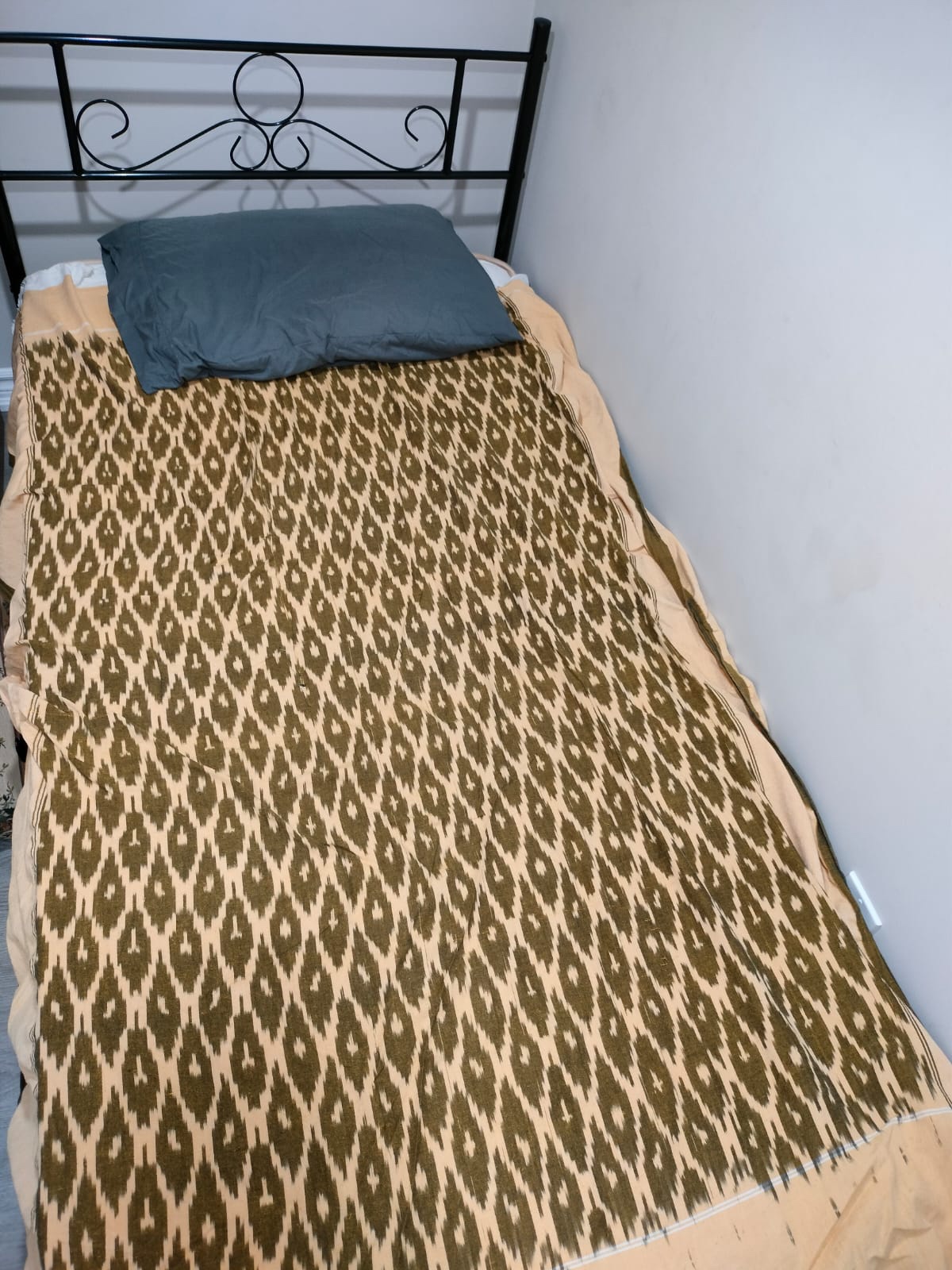 Metal Bedframe,Mattress and Table(3Items) - photo 2