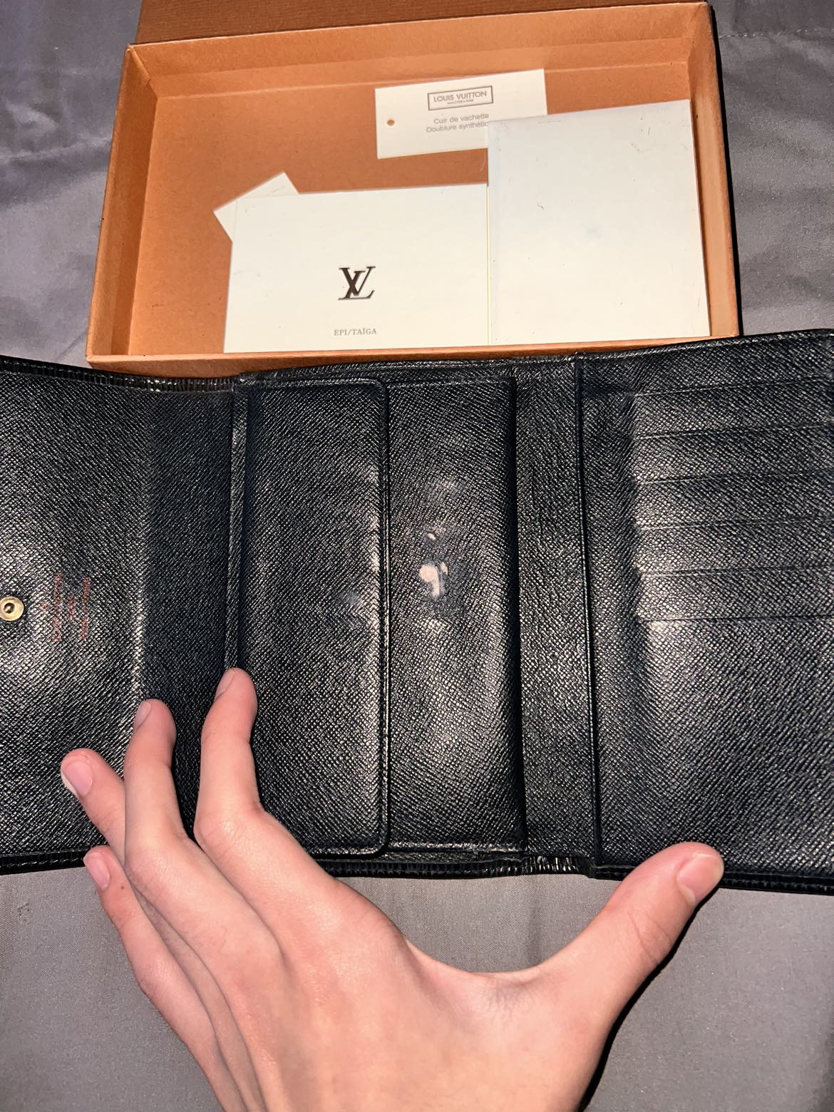 Louis Vuitton wallet image indicator(2)