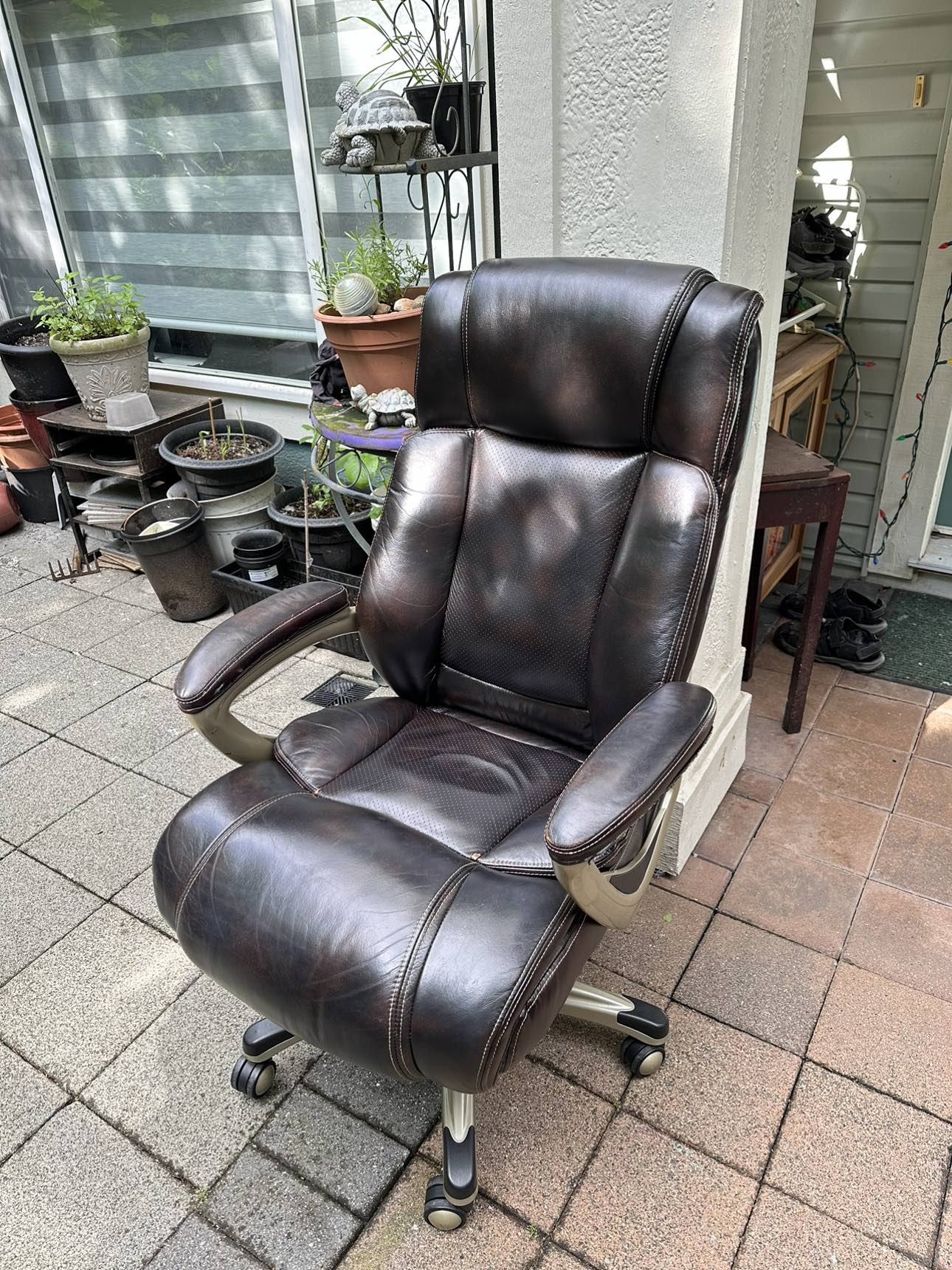 Auburn-Black Executive Leather Office Chair