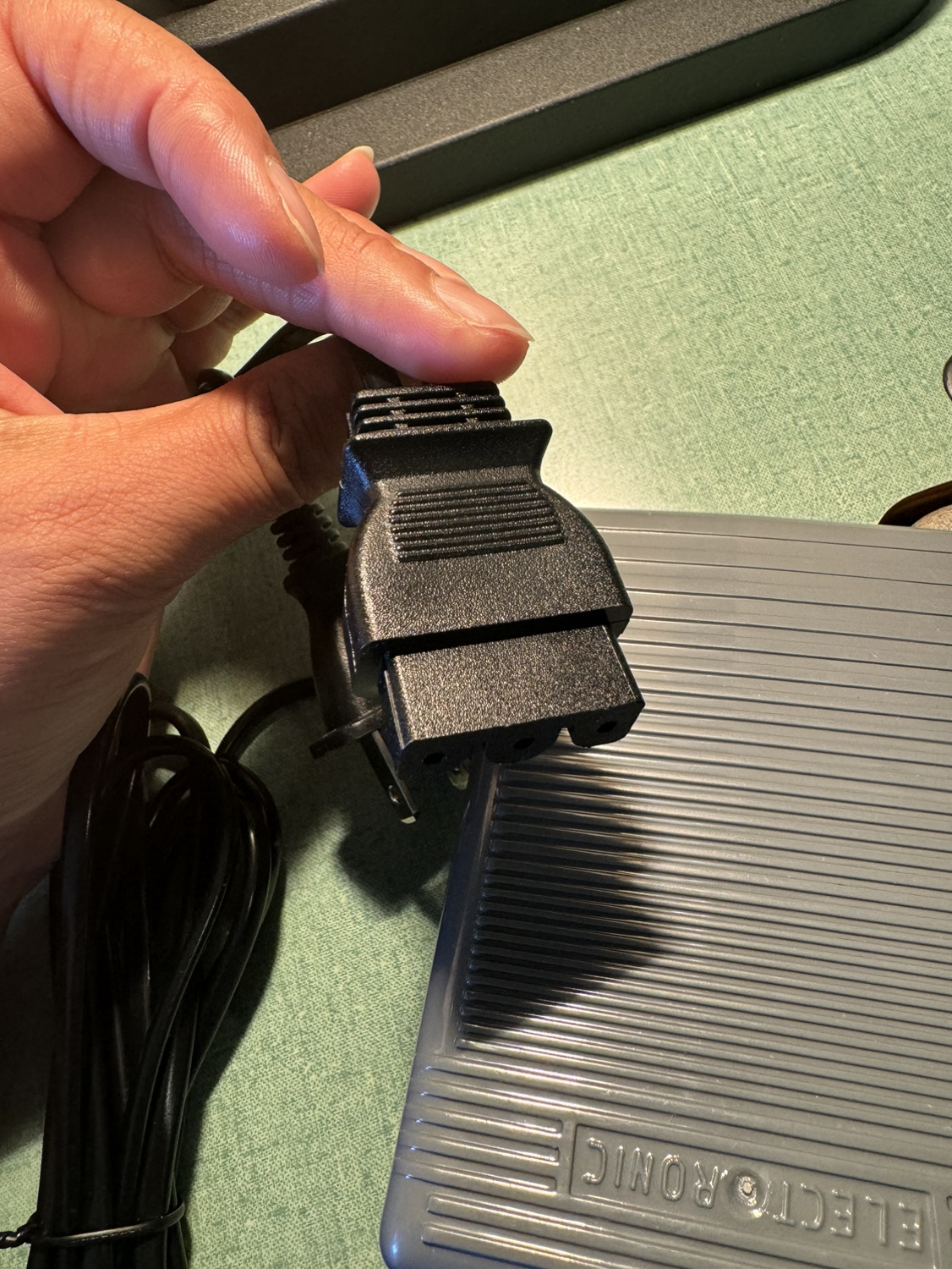 Sewing machine power cord - photo 2