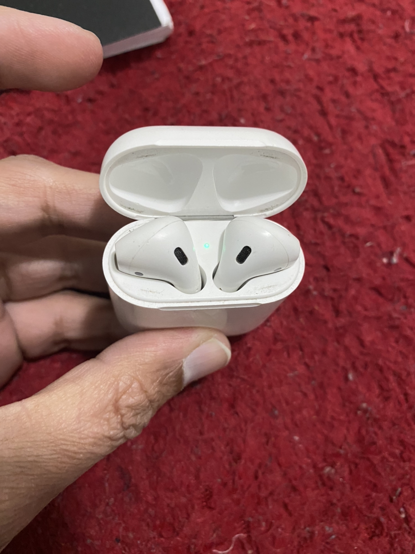 Apple AirPods - photo 3