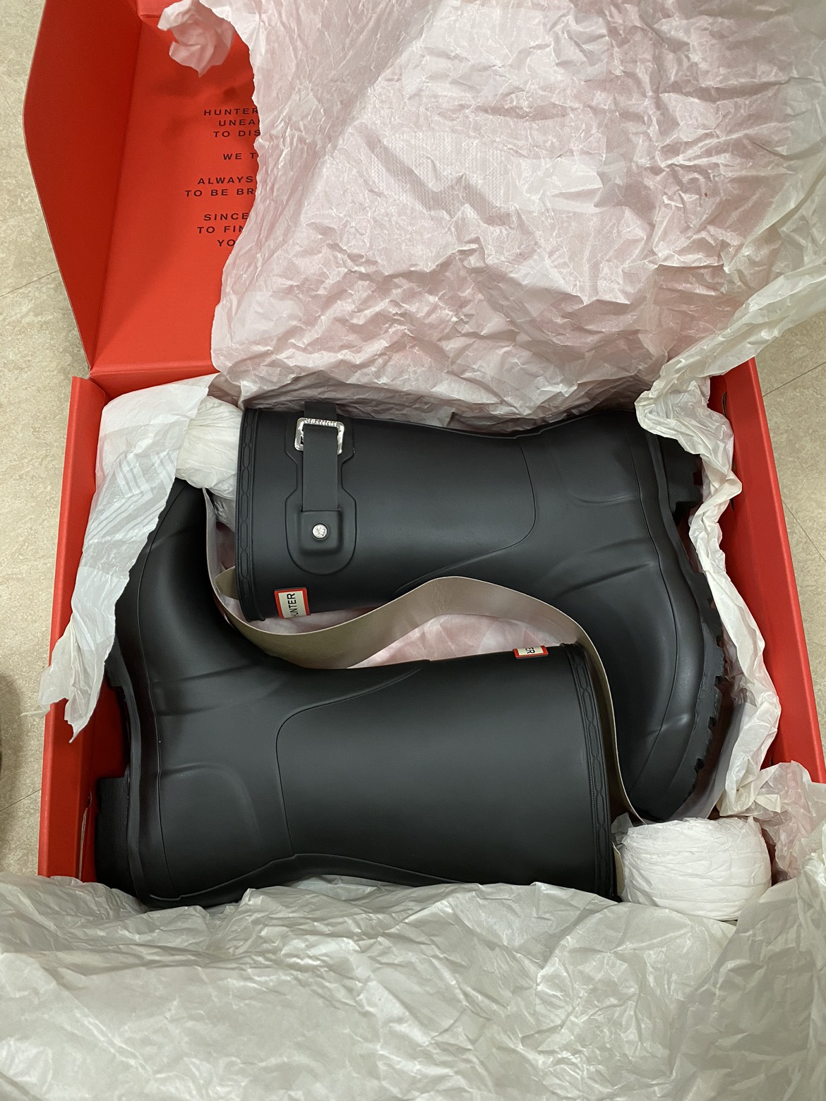 BNIB Hunter rain boots- original short image indicator(2)