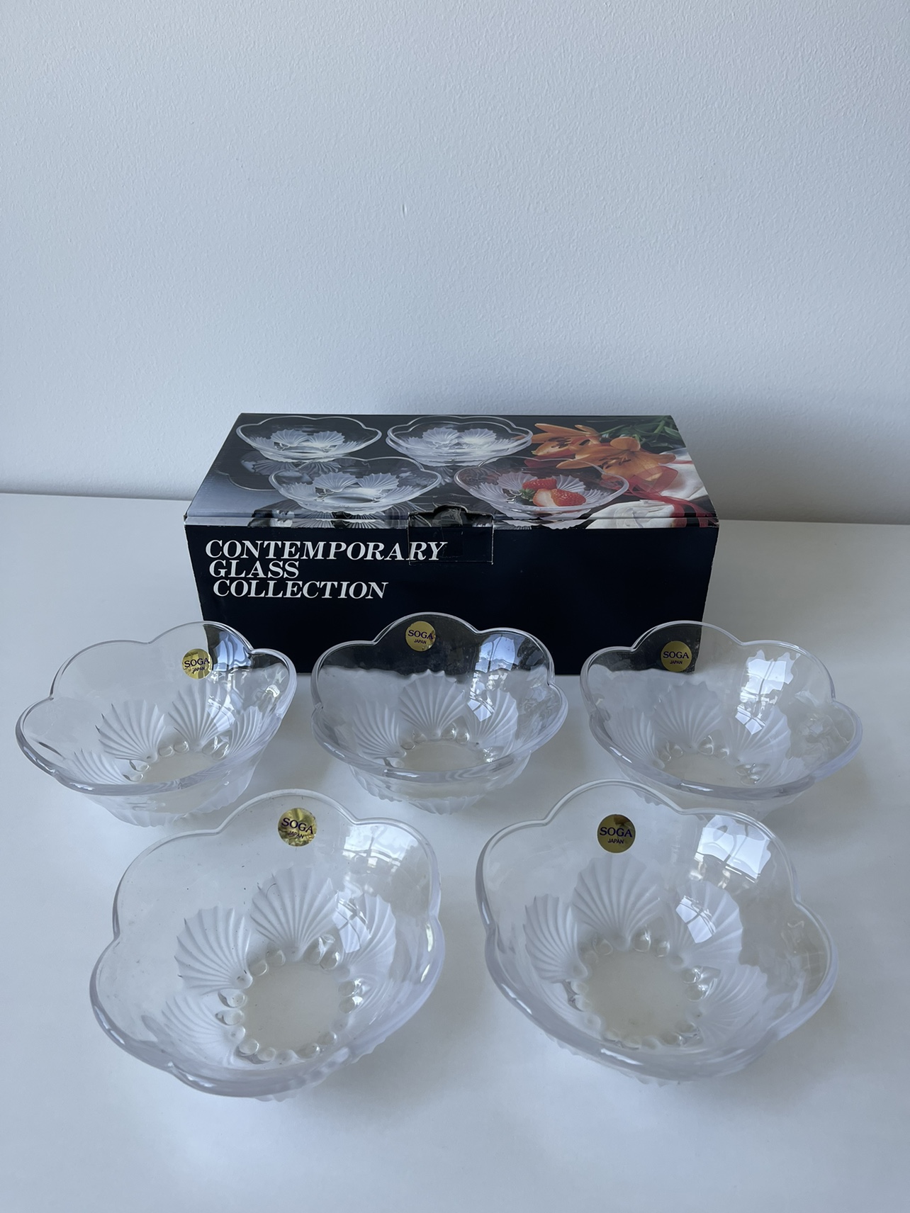Glass bowl thumbnail