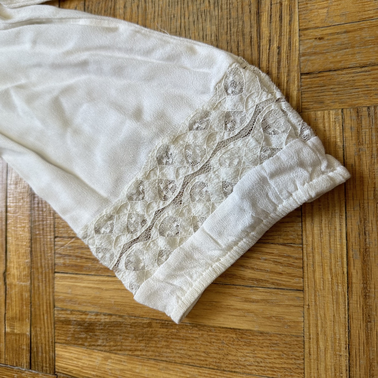 White Laced Blouse image indicator(3)