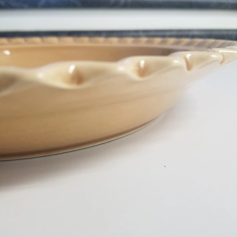 Ceramic Serving Pie Plate, Scalloped Home Decor image indicator(3)