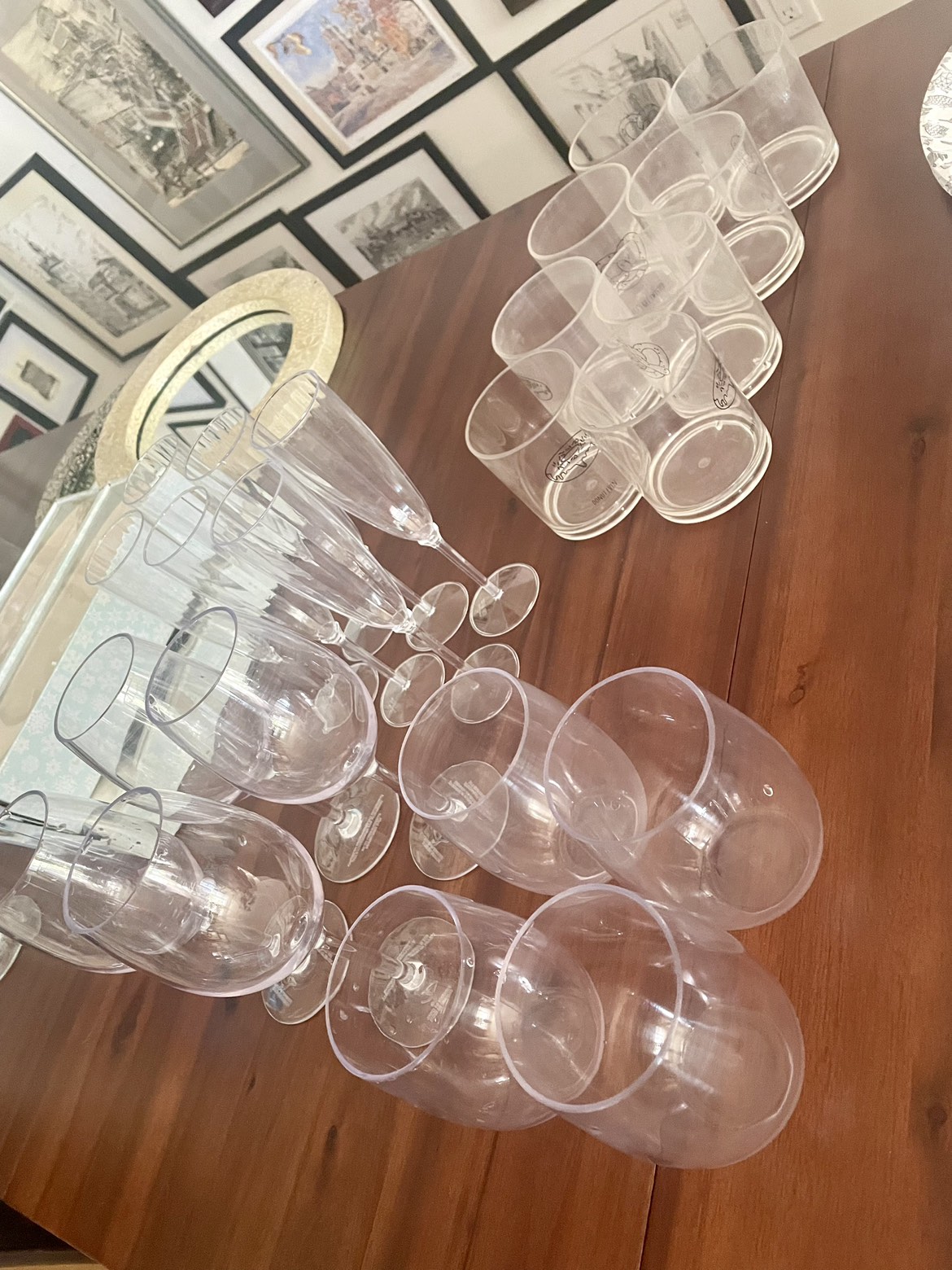 Outdoor dining - plastic/ acrylic plates and glasses image indicator(3)
