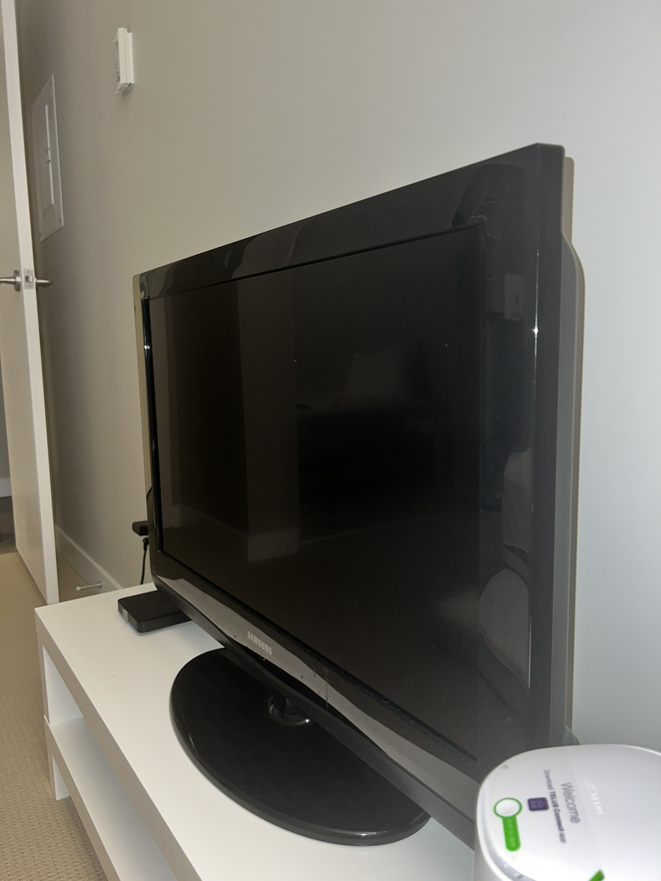 Samsung 32 inch HDTV - photo 3