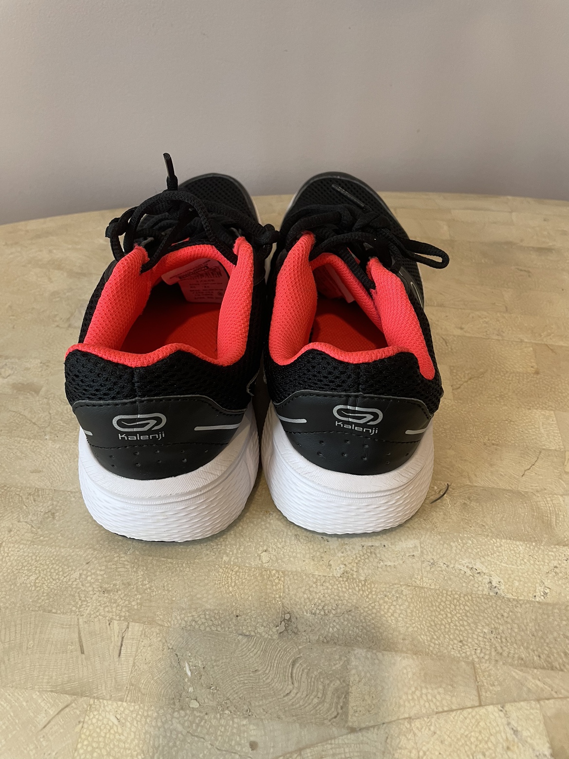 New women sneakers  (7 1/2 ) image indicator(2)