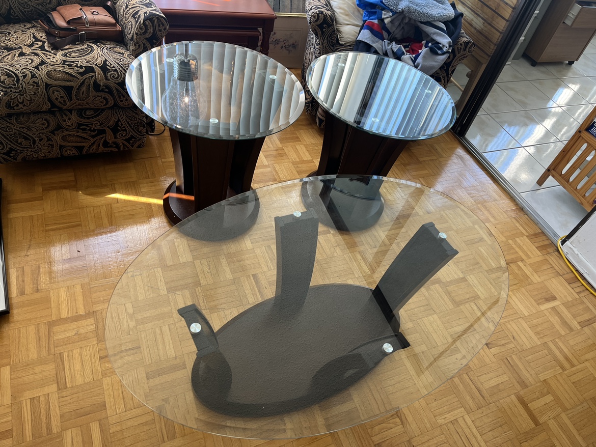 Like New 3 Pce Coffee Table Set - photo 2