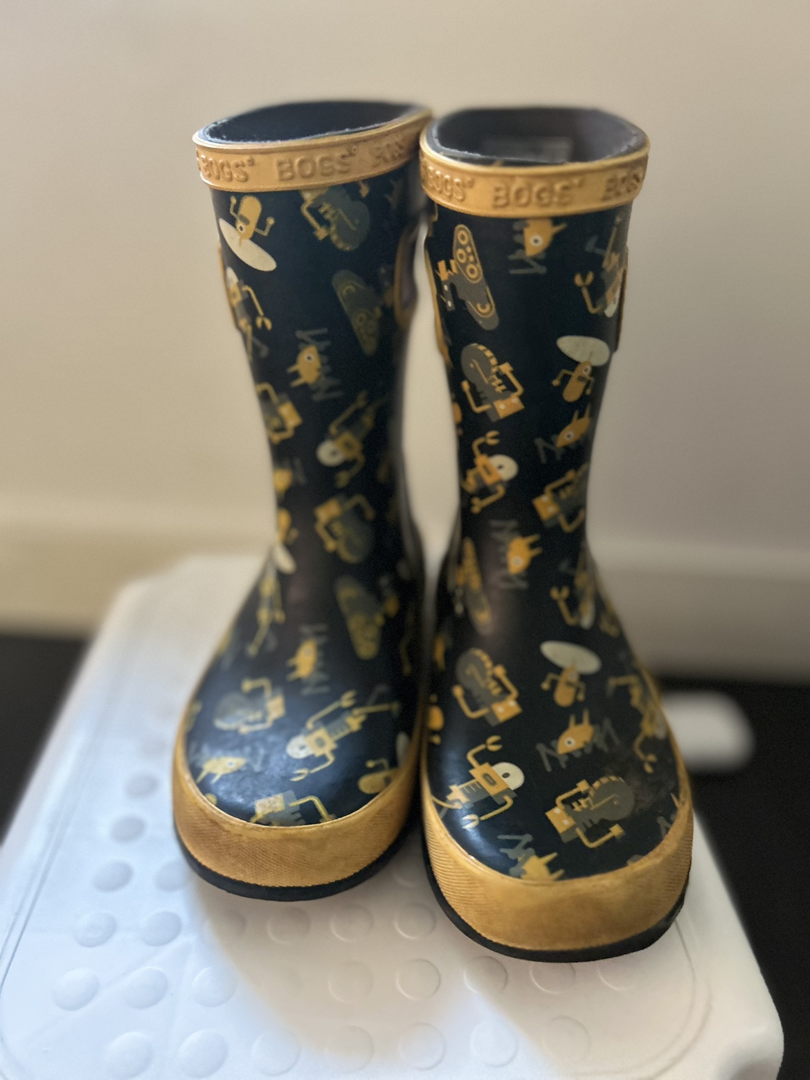 BOGS toddler size 12 image indicator(2)