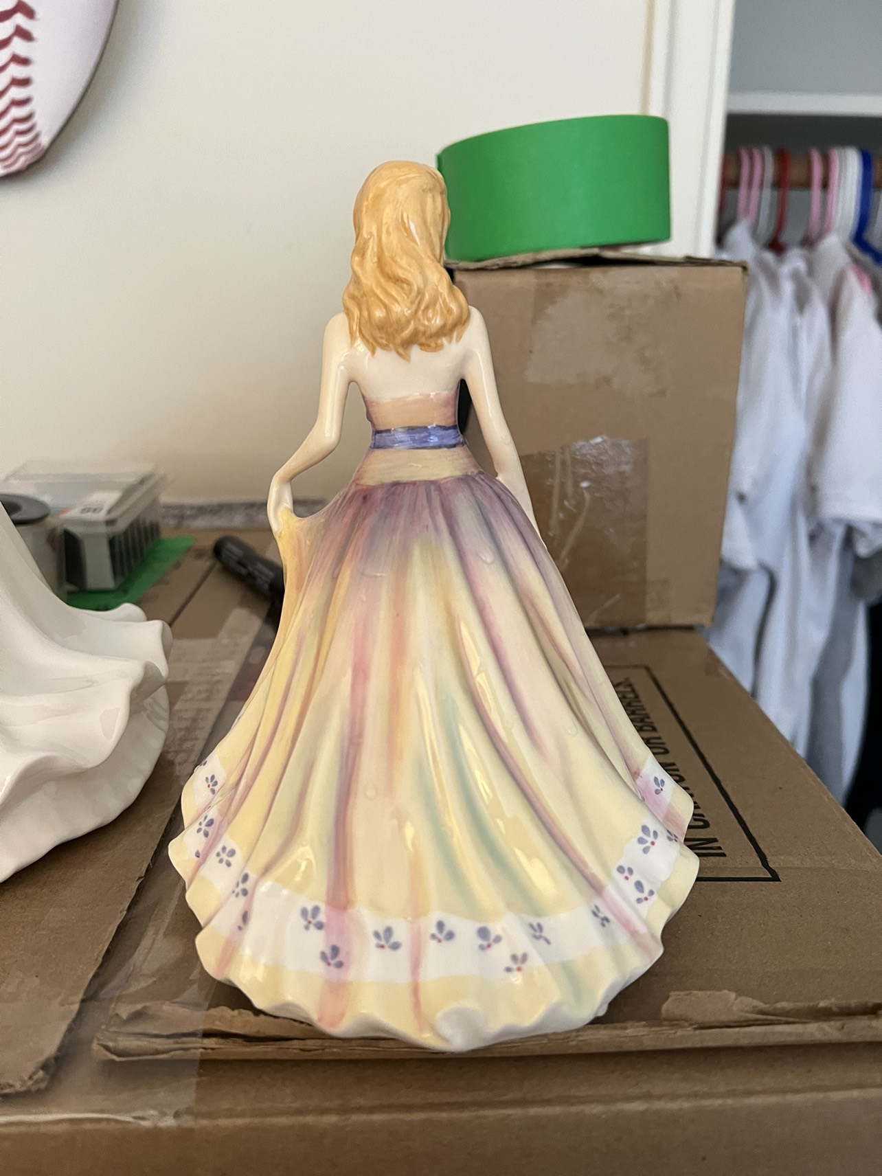 The English ladies Co “ Elizabeth” Figurine - photo 2