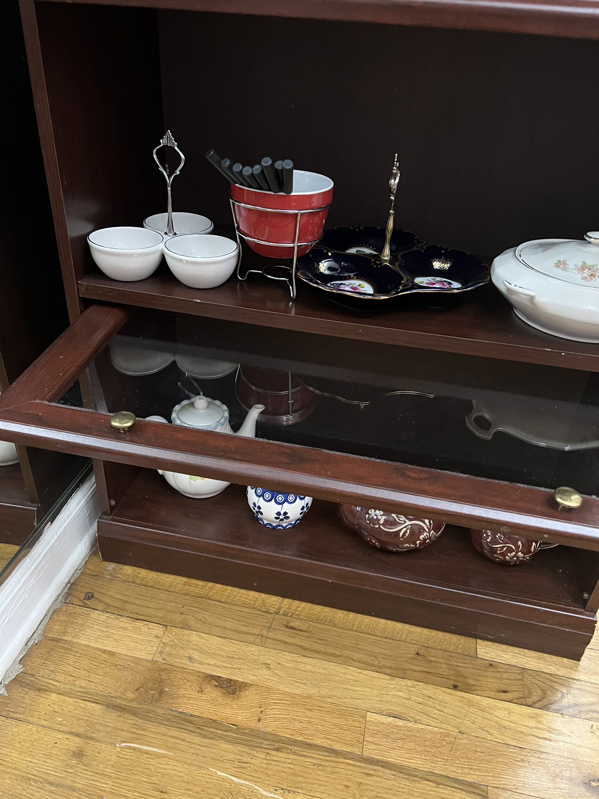 Barrister cabinet with 5 glass doors . 59H.13D.29w image indicator(3)