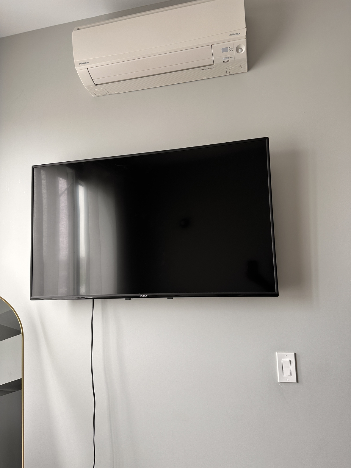 43 in Vizio Smart TV and Mount - photo 3