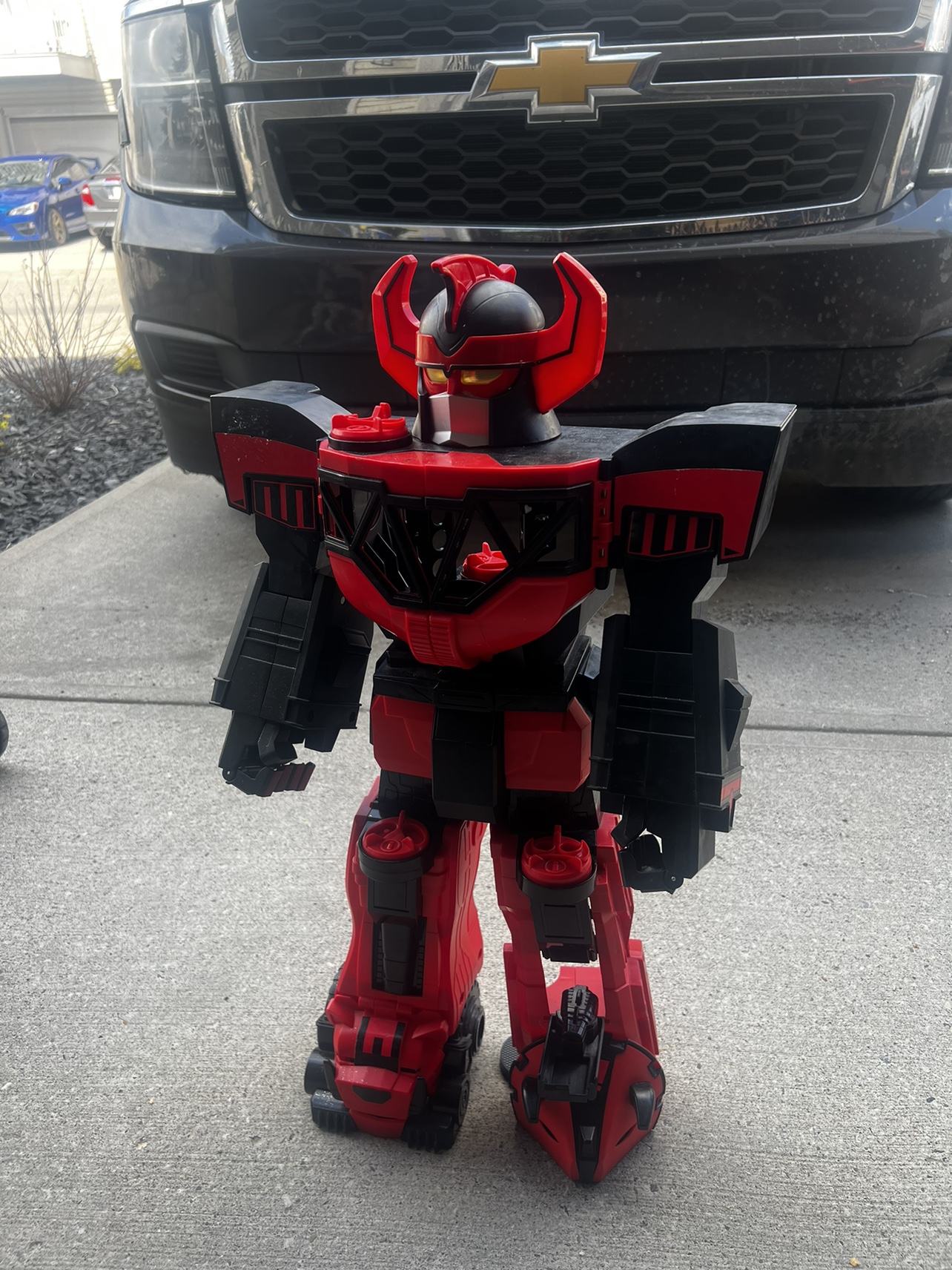 Huge play robot
