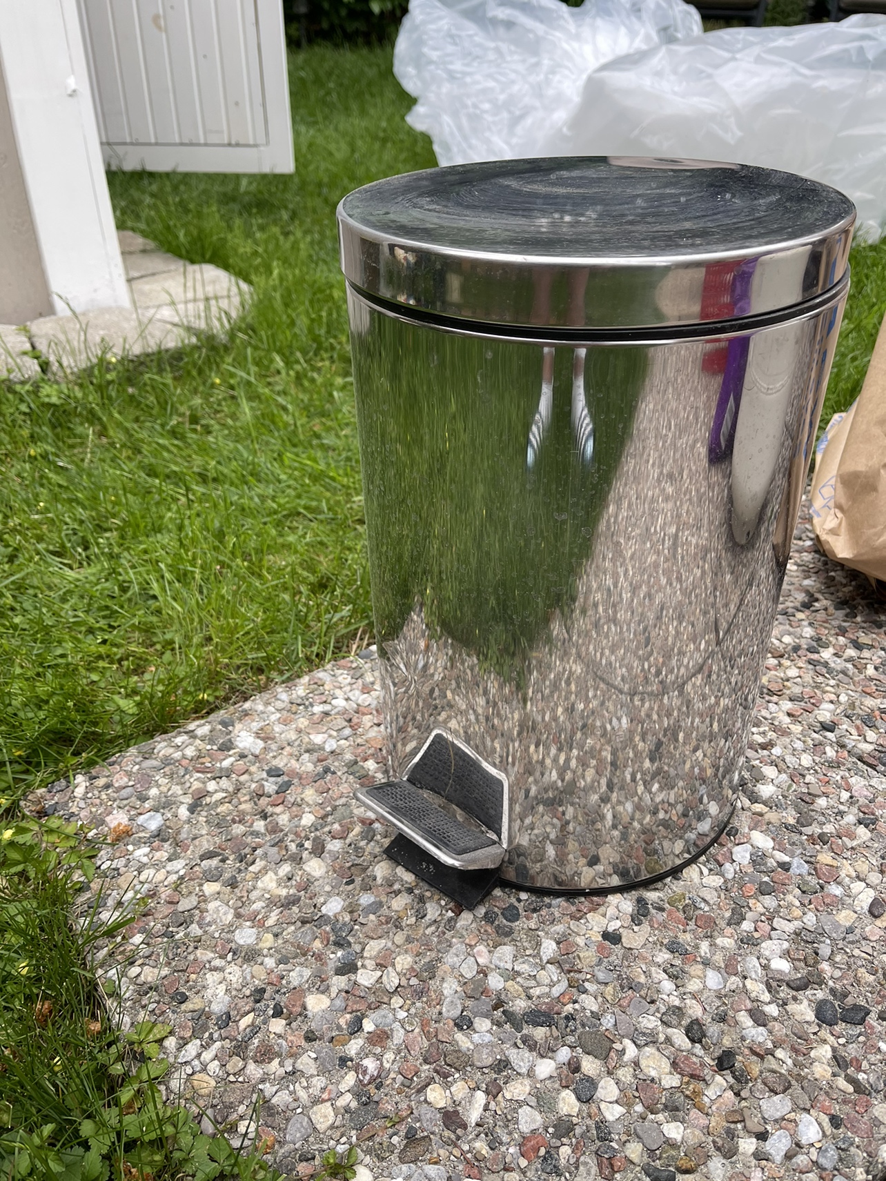 Trash can thumbnail