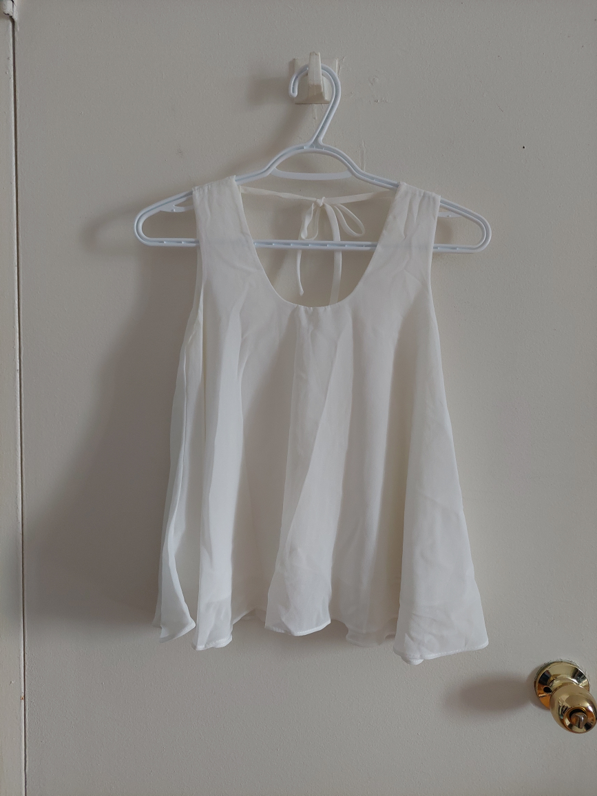 Cropped flowy summer sleeveless top white