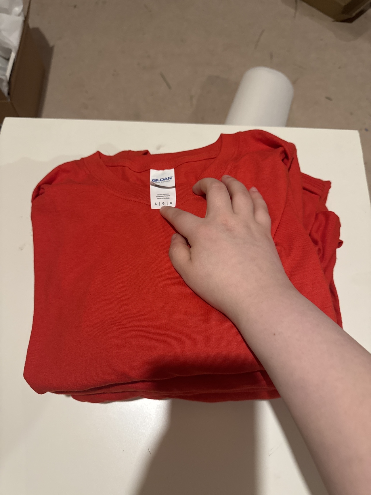 Pack of 8 Gildan red t-shirts - assorted sizes