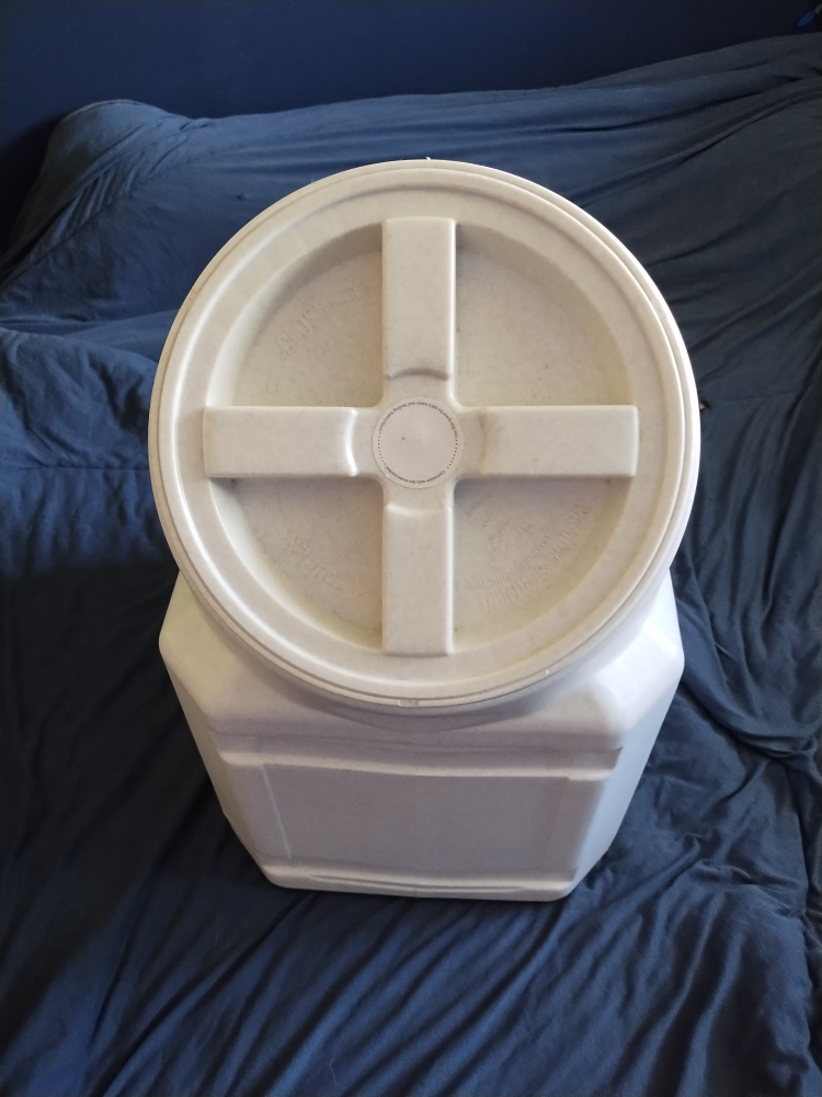 vittles Vault Heavy duty dog food storage bin