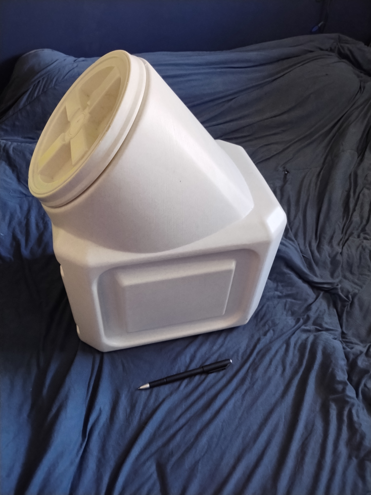 vittles Vault Heavy duty dog food storage bin - photo 2