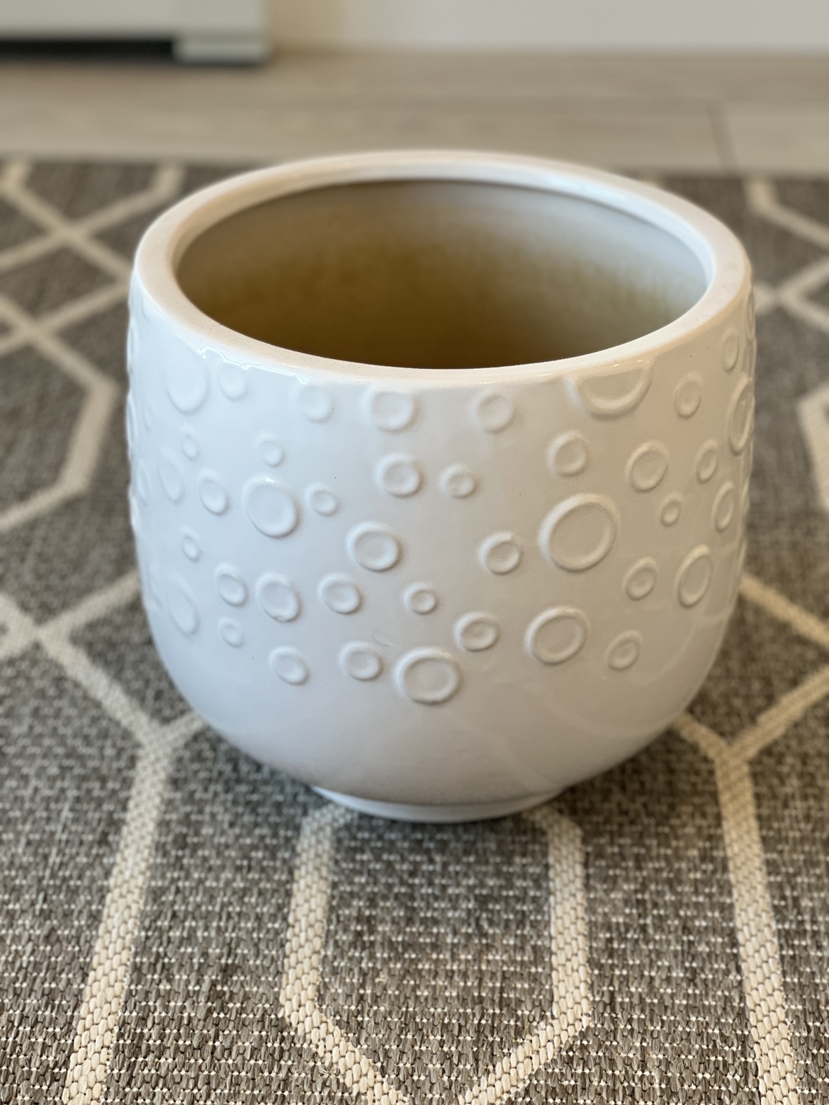 Large white plant pot (25cm Diameter) - photo 2