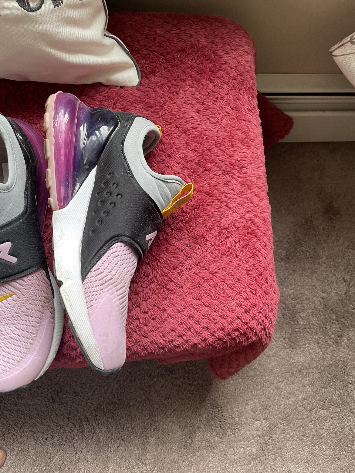 Nike slip on running shoes image indicator(2)