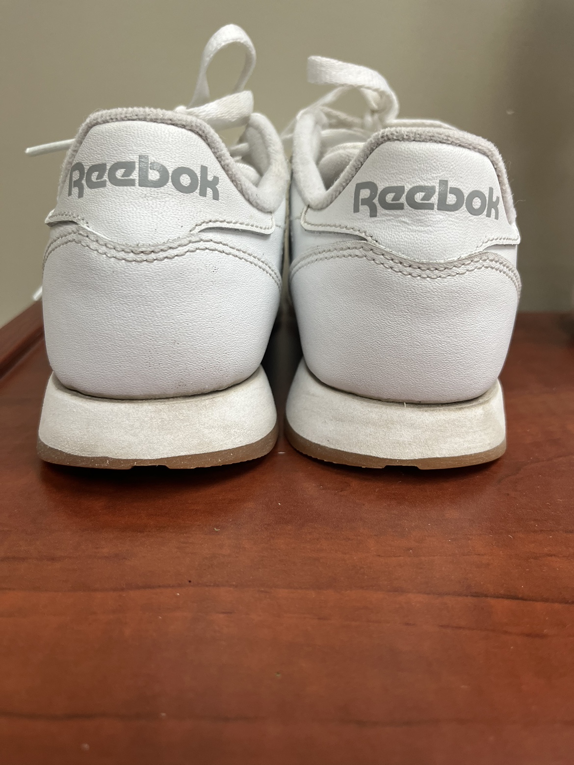 Reebok Classic Leather Sneaker - Size 6.5 image indicator(3)