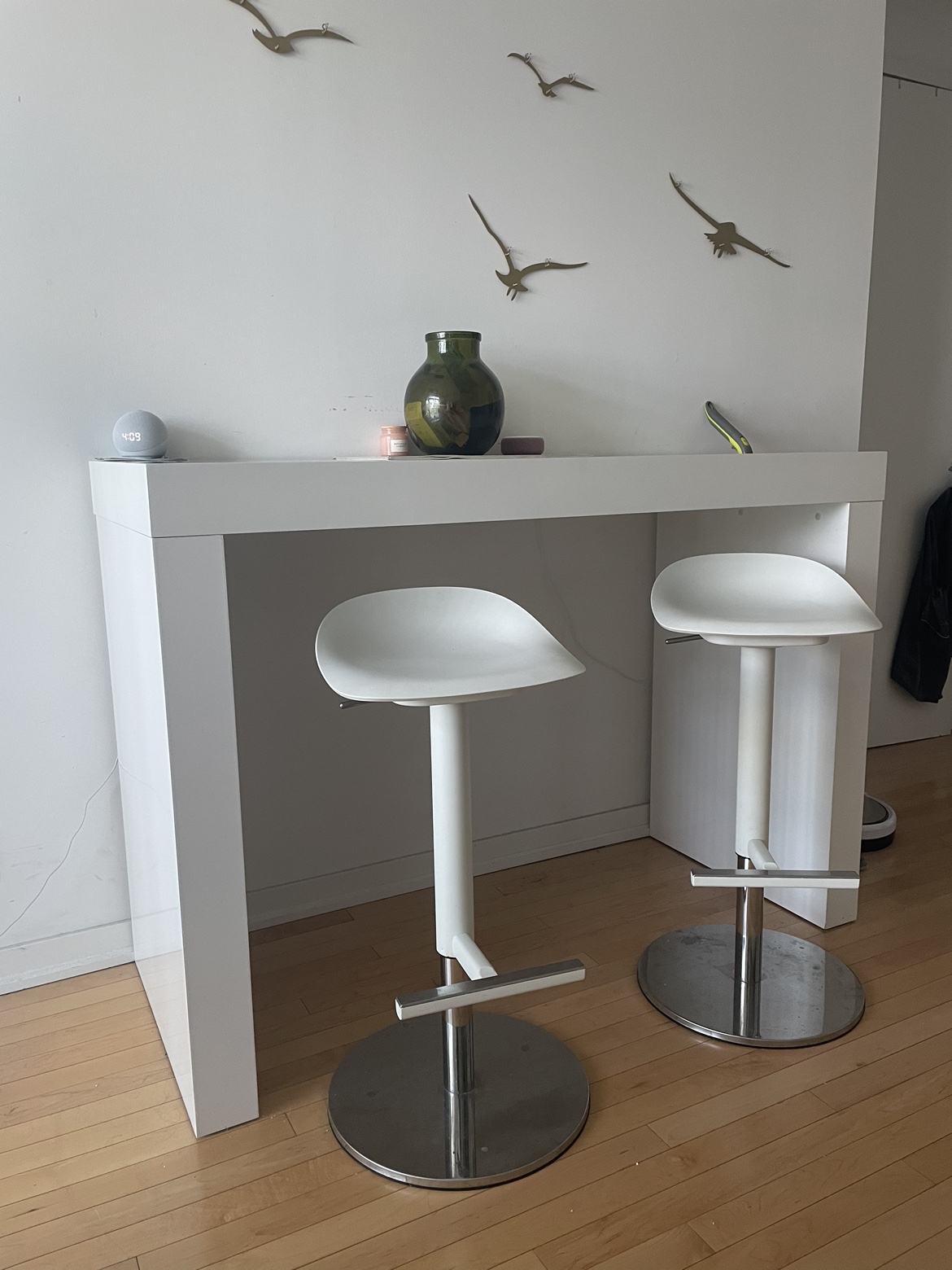 BAR TABLE AND STOOLS (Moving Out Sale) - photo 2