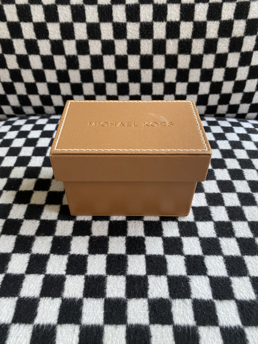 Michael Kors watch image indicator(4)