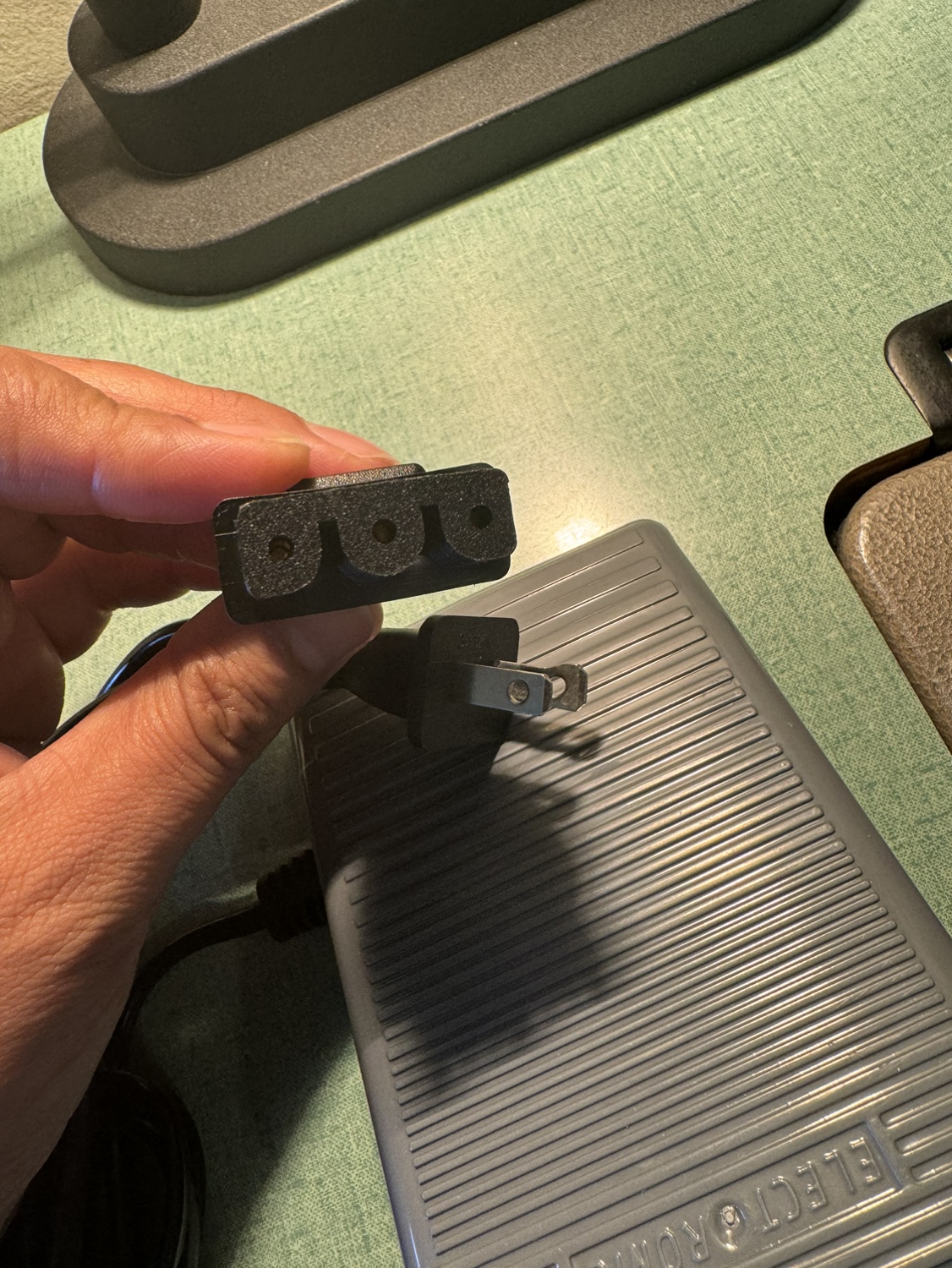 Sewing machine power cord - photo 4