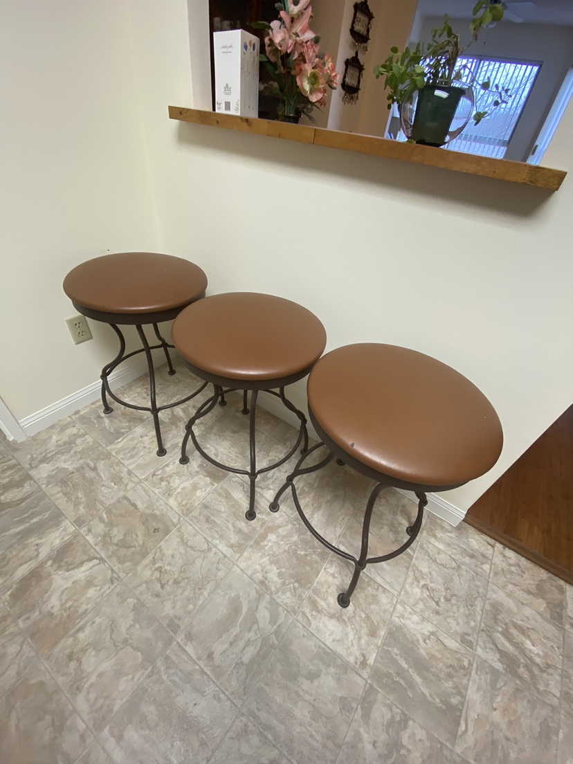 3 wrought iron stools - photo 2
