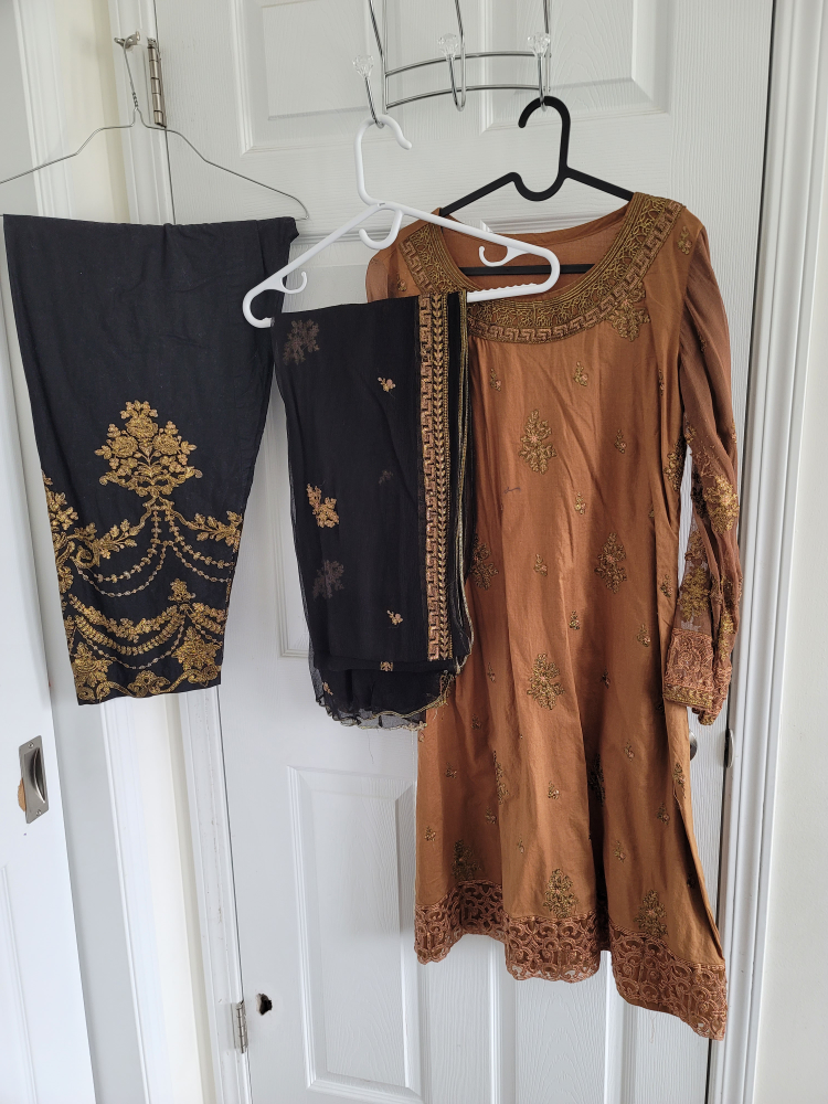 pakistani women dress