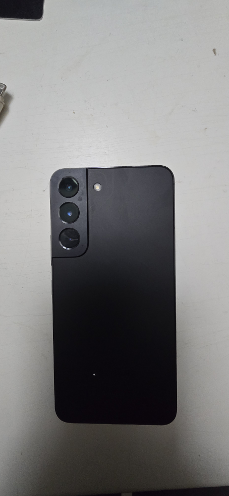 Samsung Galaxy S22 - photo 2