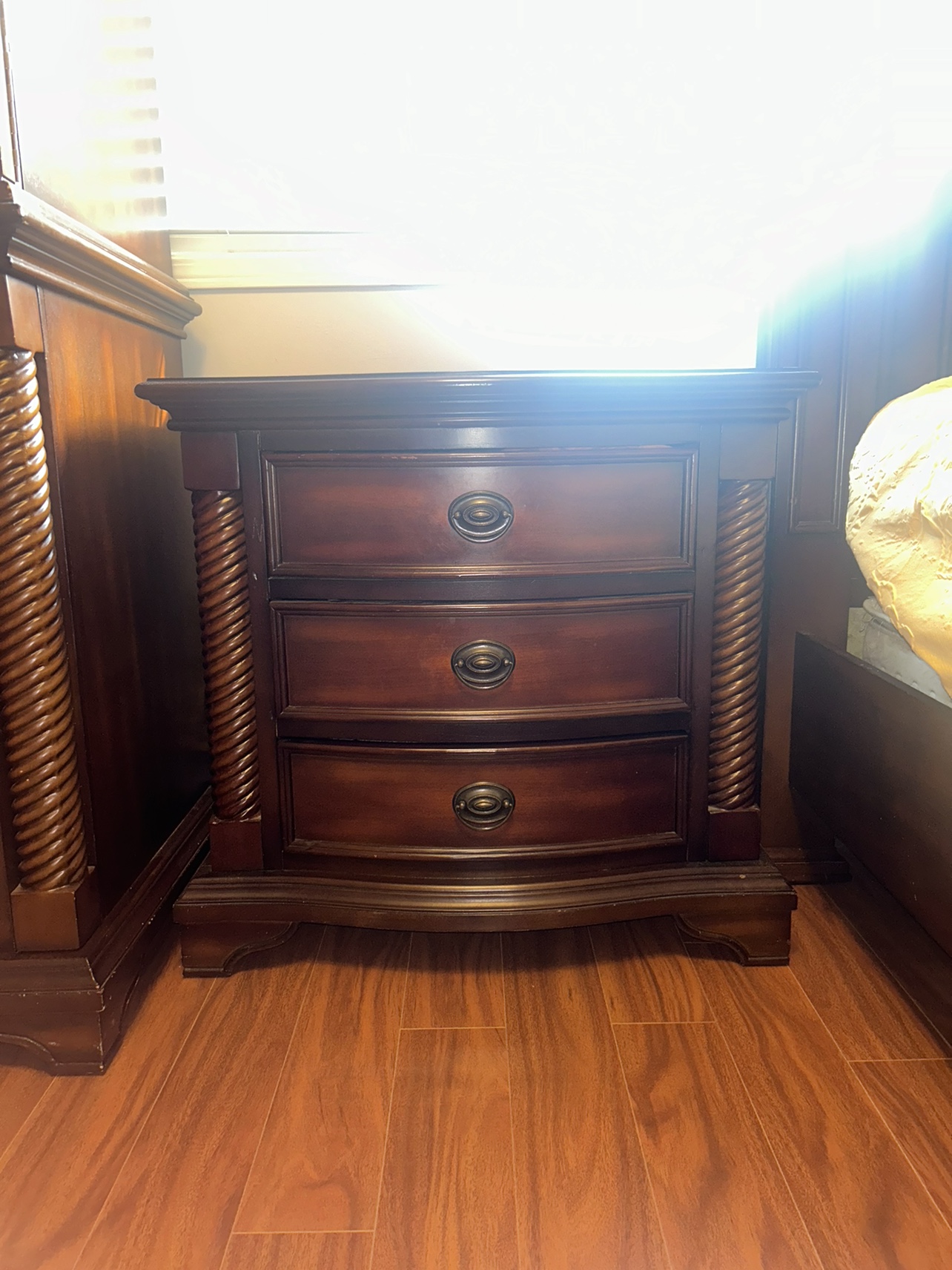 Queen wooden bed set - photo 4