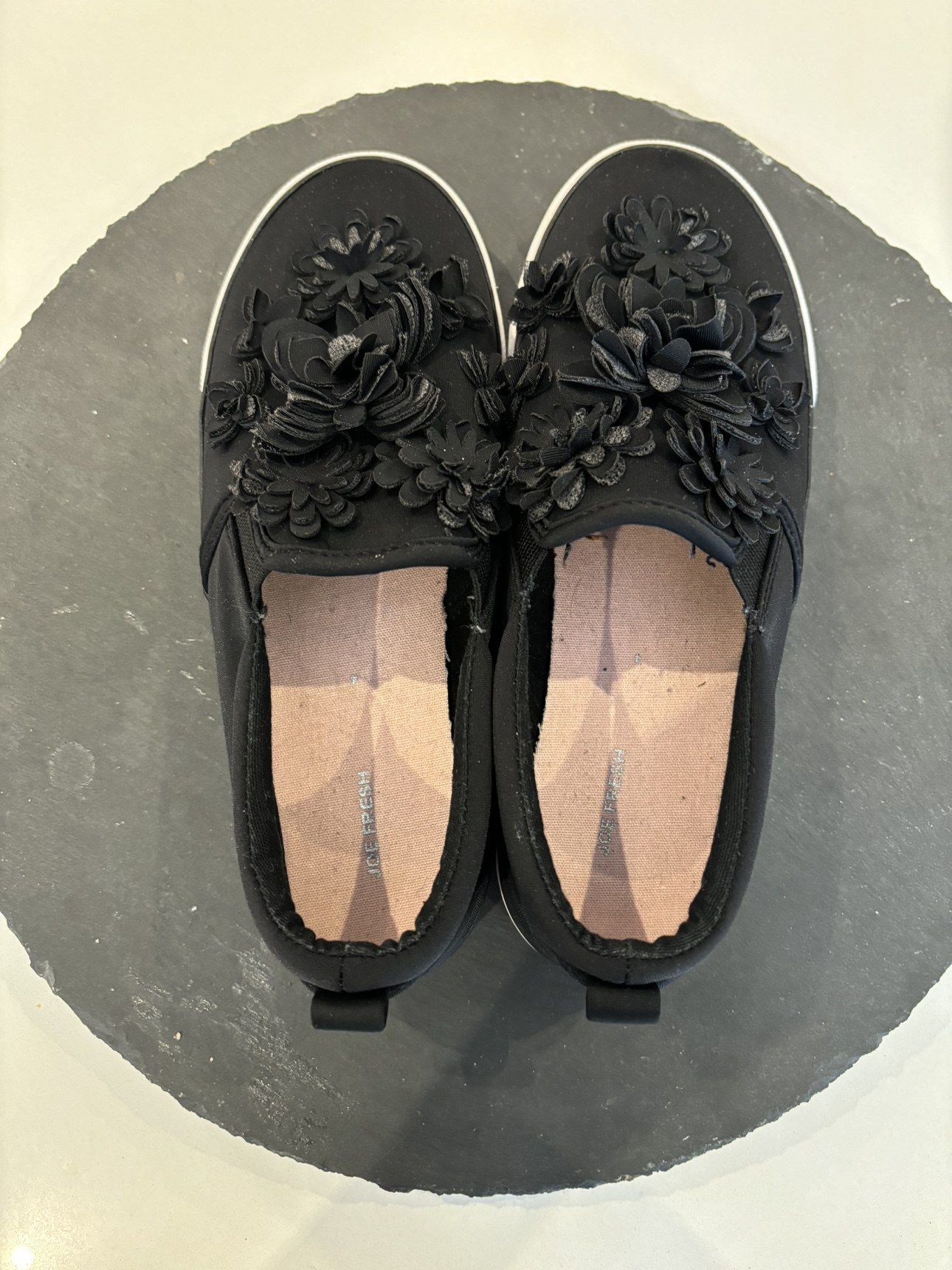 Joe Fresh Slip on Shoes | Youth Sz 3 image indicator(3)