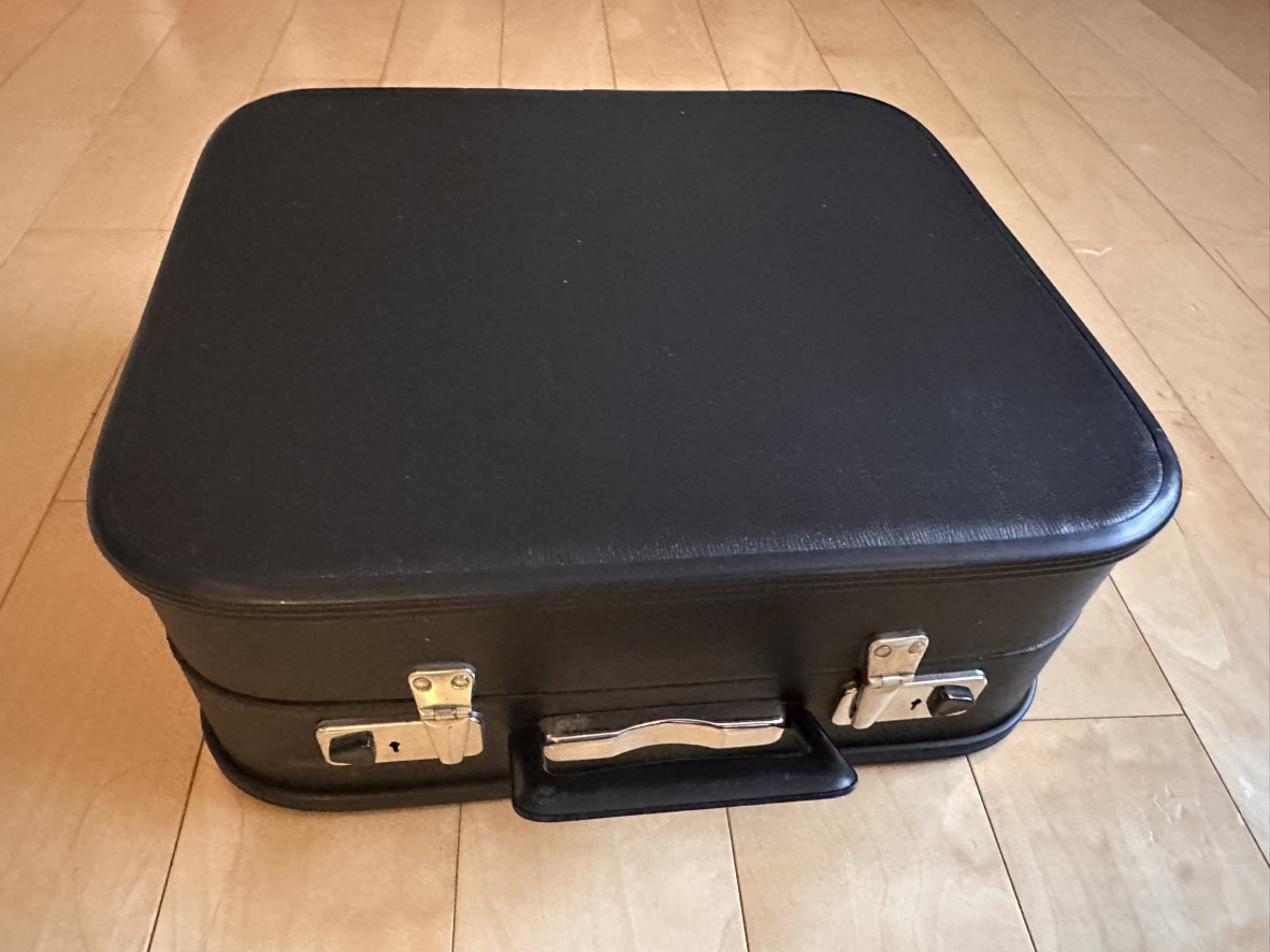 Vintage suitcase/briefcase thumbnail