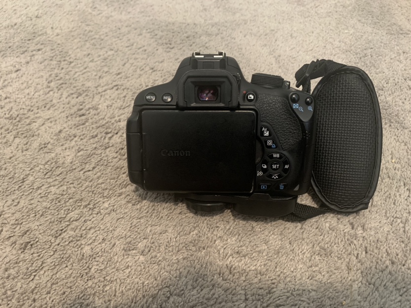 Canon RebelT5i + 2 Lenses - photo 3