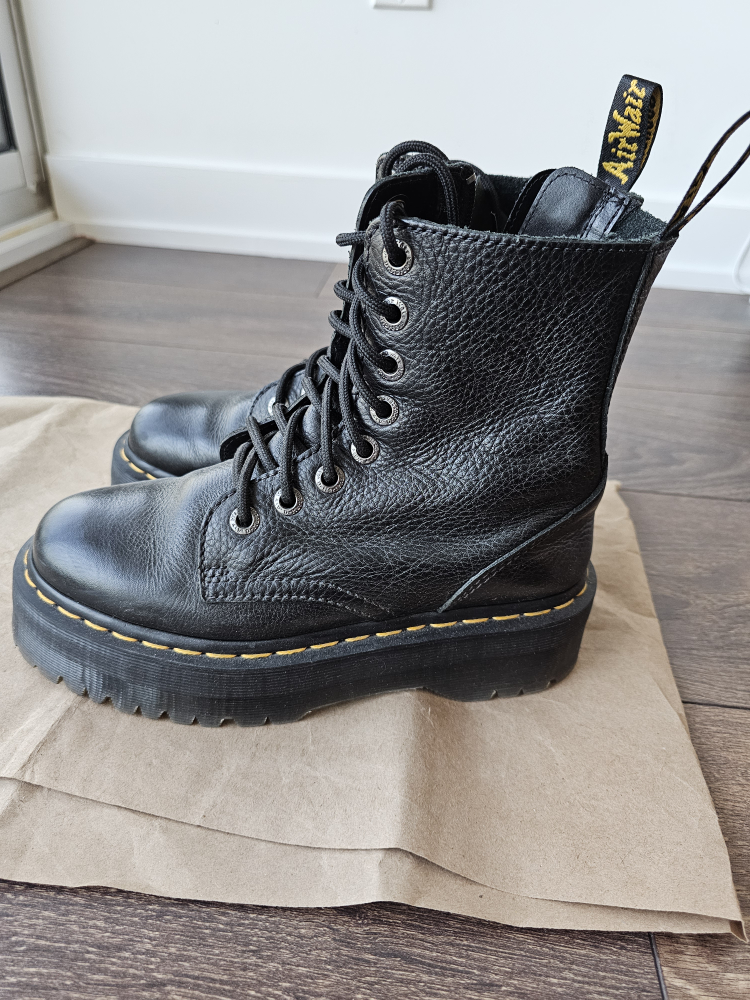 Dr Martins Jadon Pisa leather platform boots. Size 38/US M 6 W 7