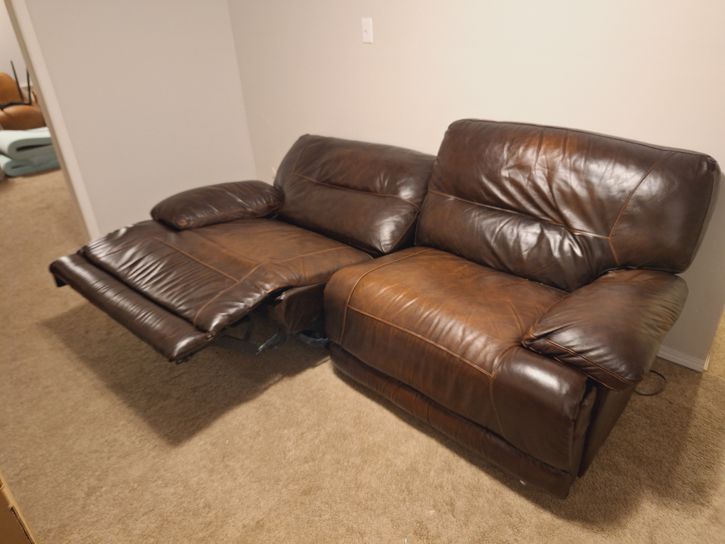 Genuine leather untrawide power recliner - photo 2