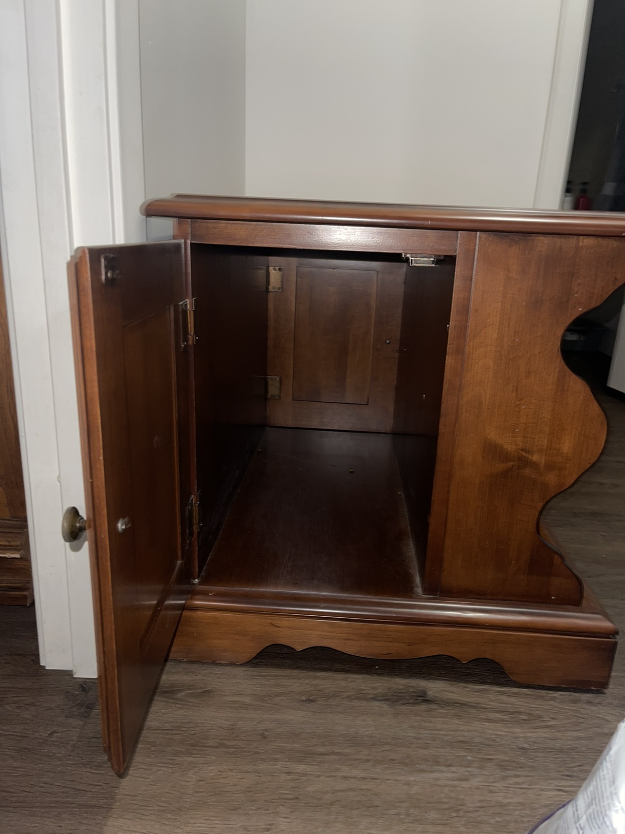 bedside table - photo 4