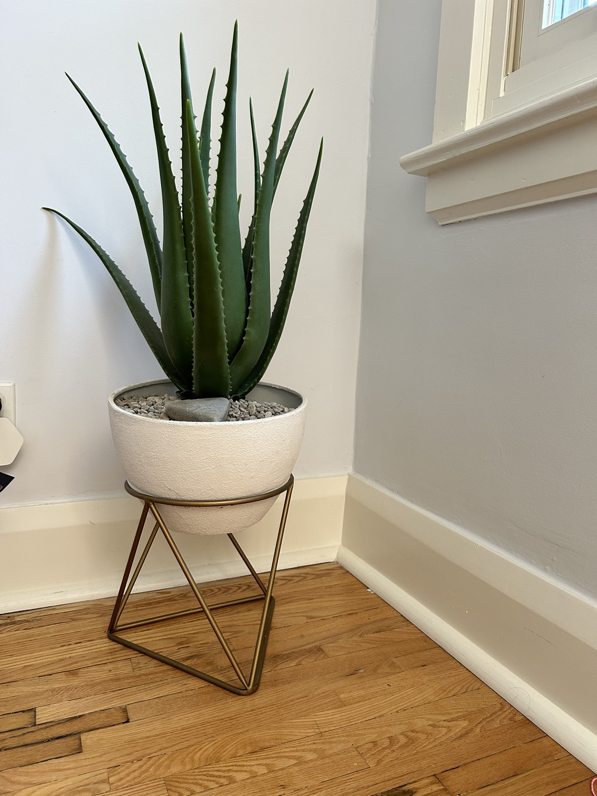 Faux Aloe Plant & pot stand - photo 2
