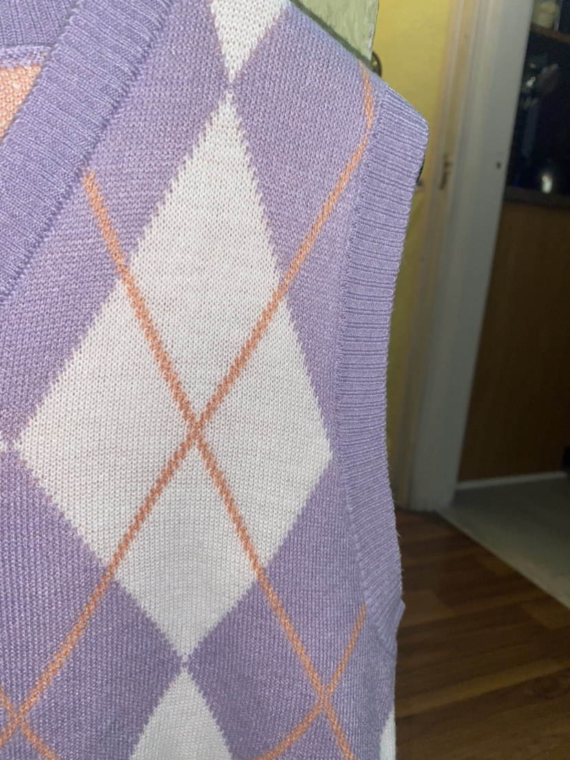 PURPLE AND WHITE SWEATER VEST image indicator(3)