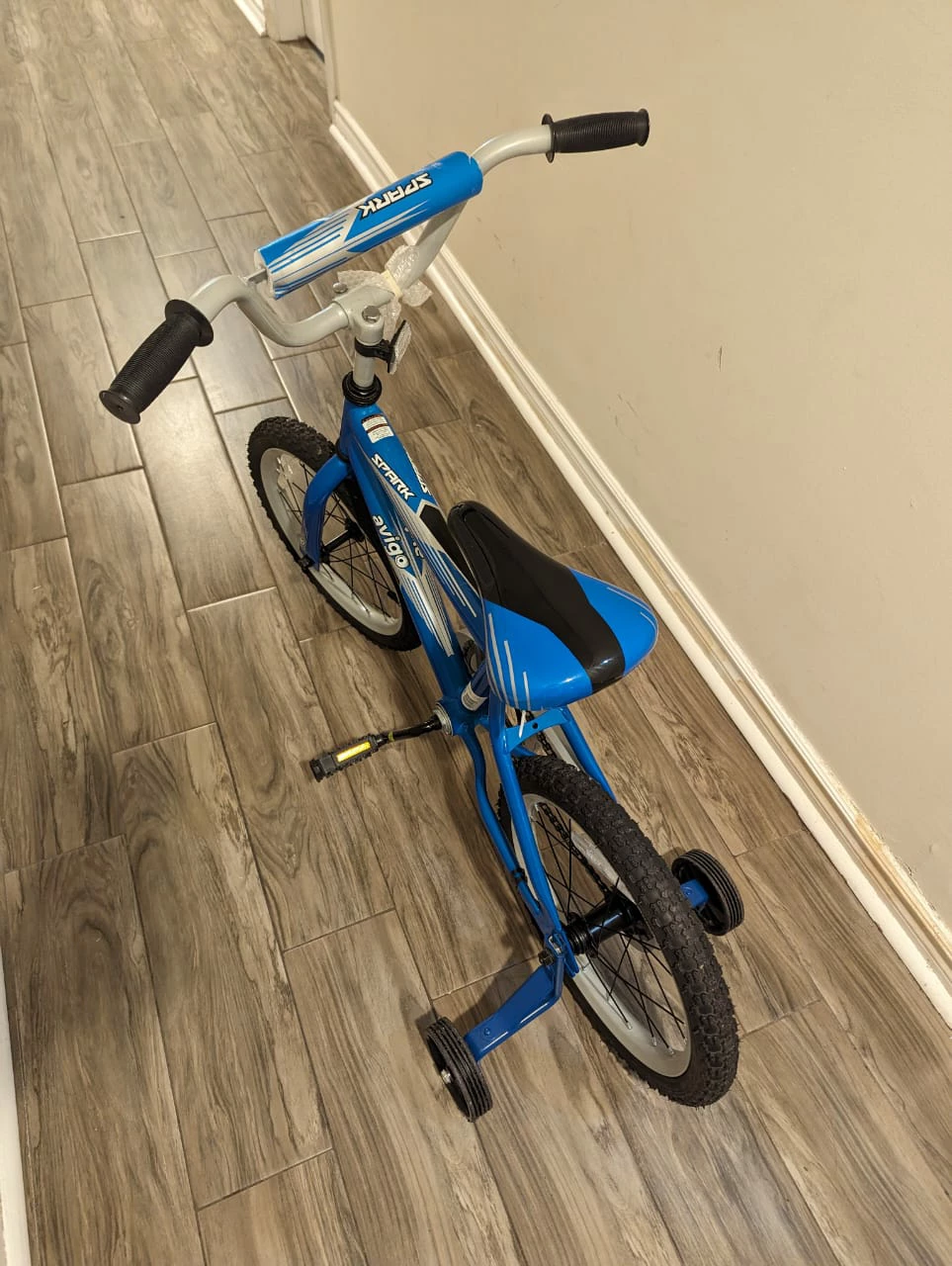Avigo Spark Bike, Blue - 16 inch - Barely used - photo 3