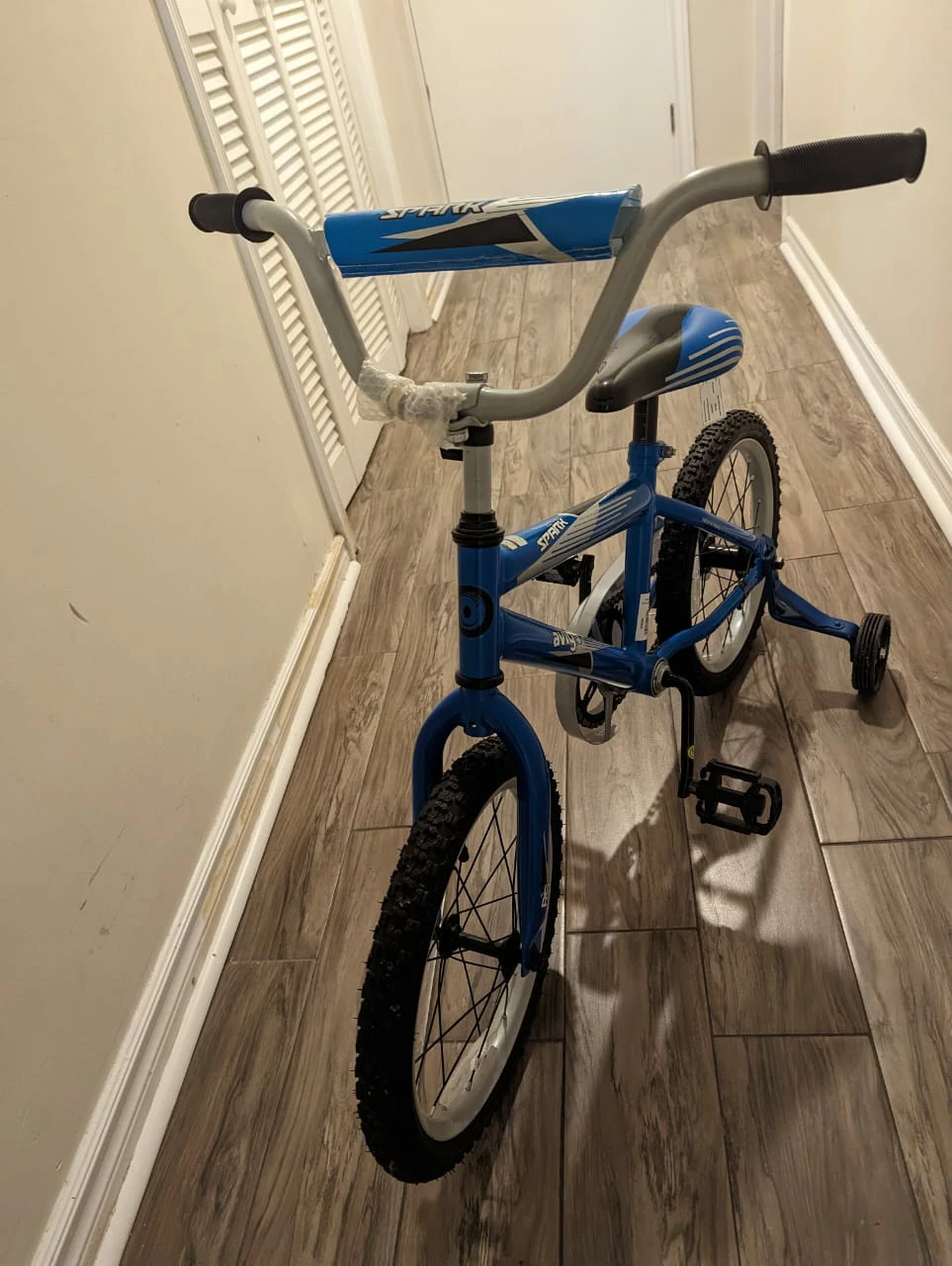Avigo Spark Bike, Blue - 16 inch - Barely used - photo 5